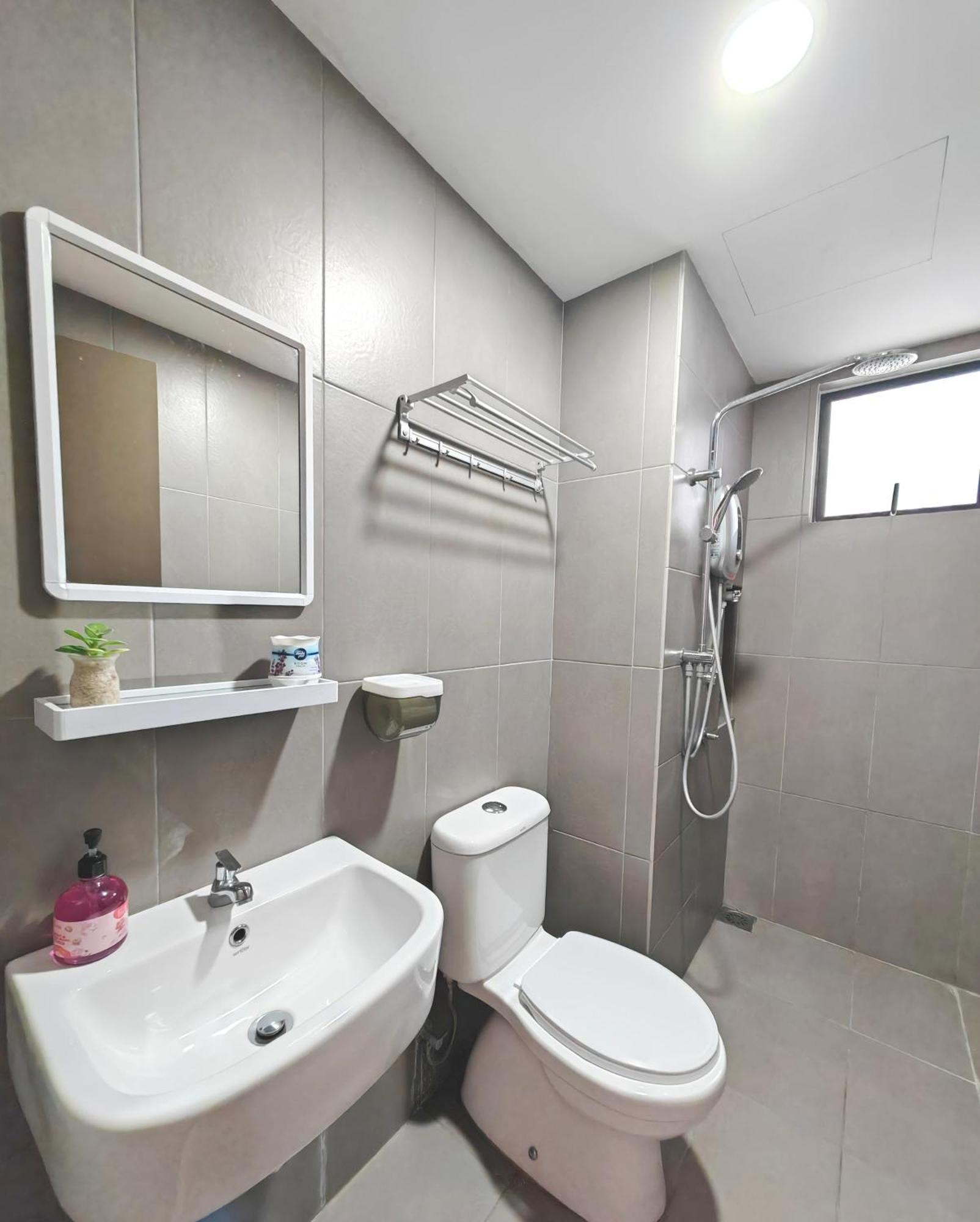 Astetica Residences 200Mbps Wifi Netflix Seri Kembangan Dış mekan fotoğraf